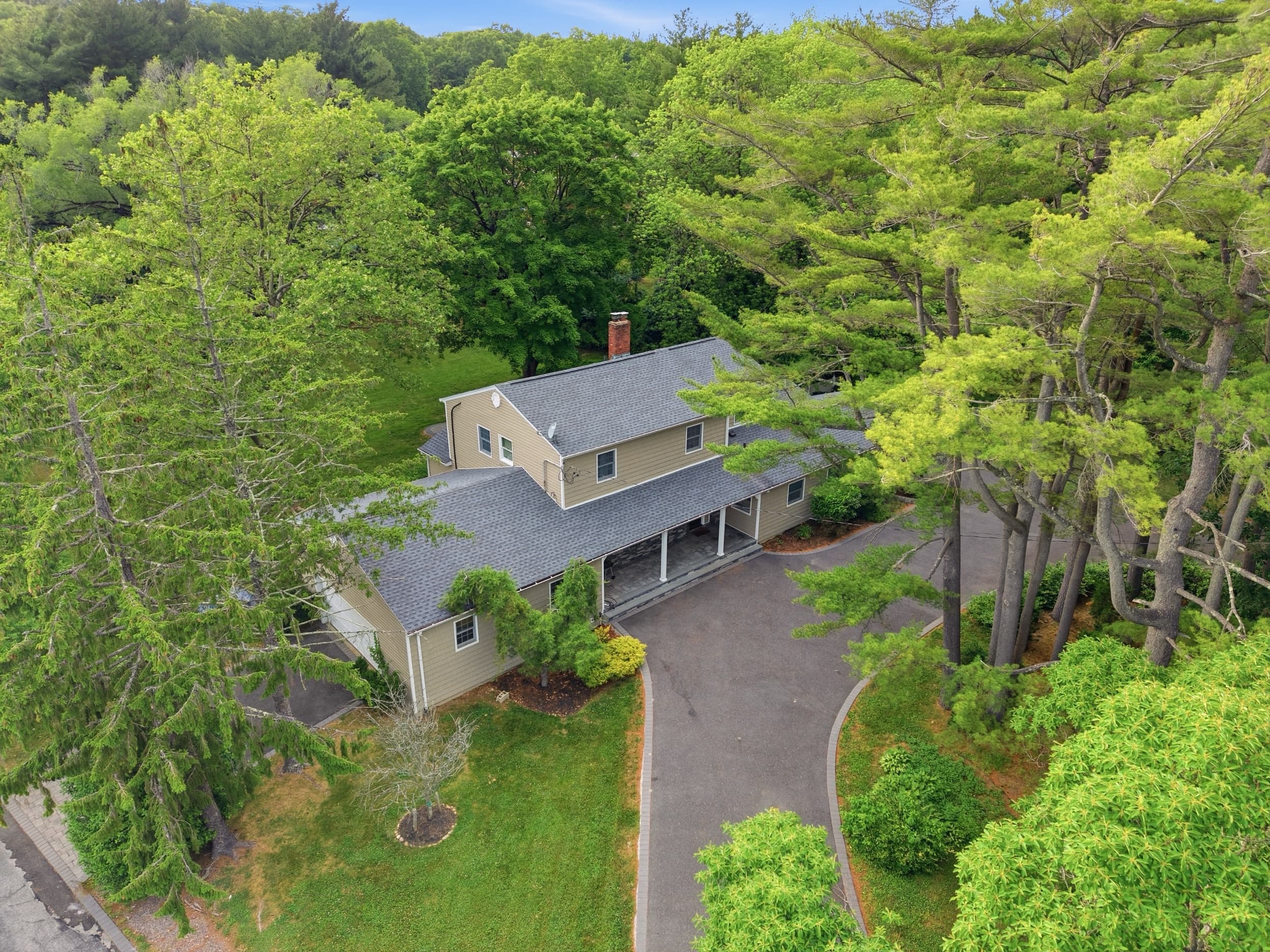 455 E Deer Park Rd in Dix Hills, NY